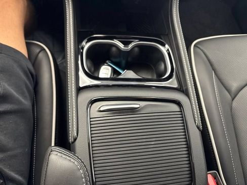 New 2027 Chrysler Pacifica Limited AWD/4WD image 40