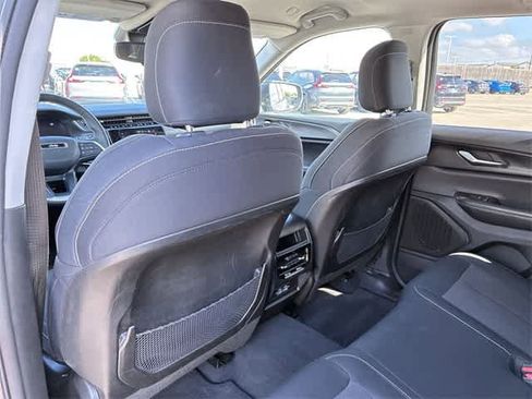 Used 2024 Jeep Grand Cherokee Laredo image 19