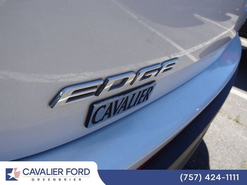 Used 2018 Ford Edge Titanium w/ Equipment Group 302A FWD image 8