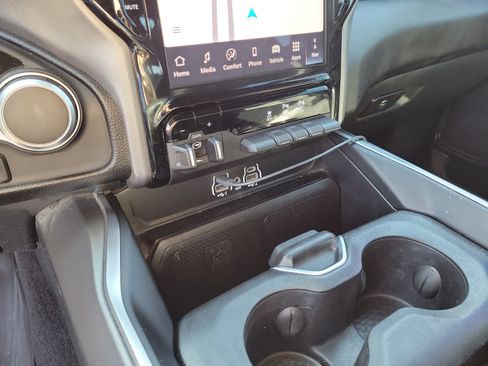 Used 2025 RAM 1500 Big Horn AWD/4WD image 18