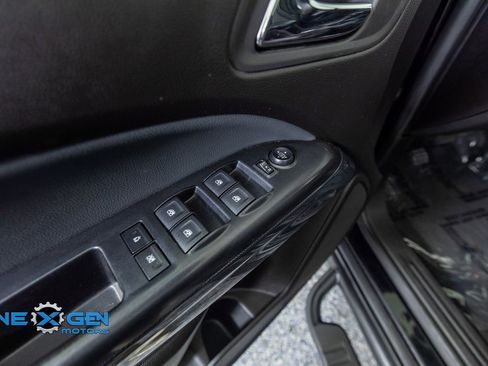Used 2017 Chevrolet Colorado Z71 AWD/4WD image 12