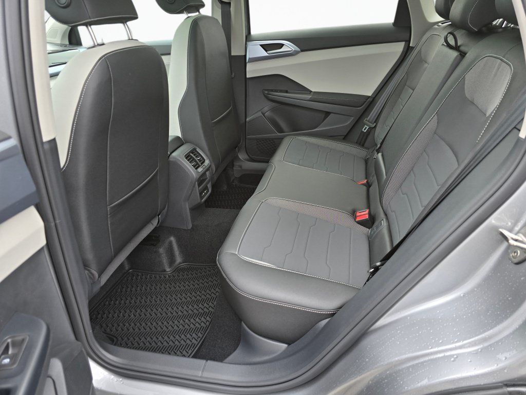 New 2026 Volkswagen Taos SE AWD/4WD image 37