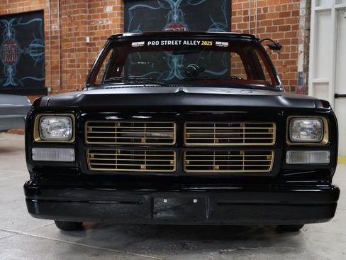 Used 1992 Dodge D/W Truck 150 image 5