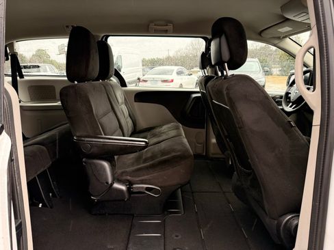 Used 2016 Dodge Grand Caravan American Value Package image 17