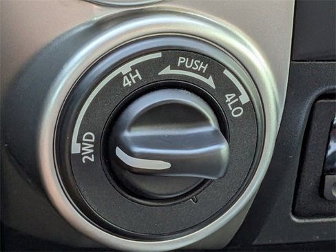 Used 2017 Nissan Titan SV image 22