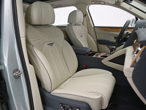 Certified 2025 Bentley Bentayga Extended Wheelbase image 16