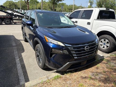 Used 2025 Nissan Rogue SV FWD image 4
