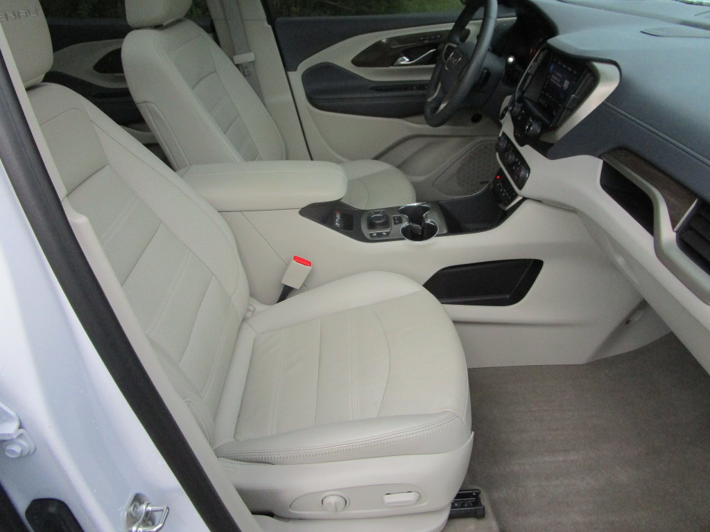 Used 2024 GMC Terrain Denali w/ Denali Premium Package AWD/4WD image 33
