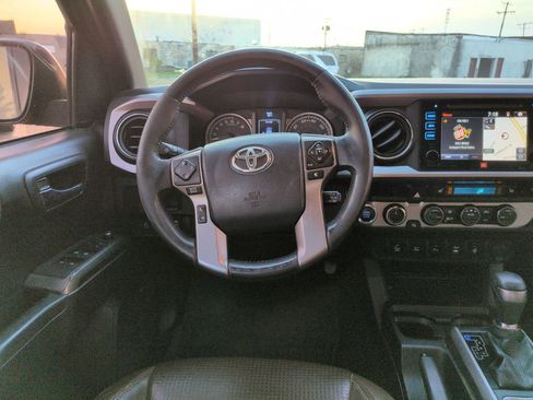 Used 2017 Toyota Tacoma Limited w/ Tow Package image 13