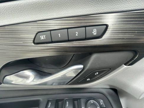 Used 2024 GMC Terrain SLT AWD/4WD image 12