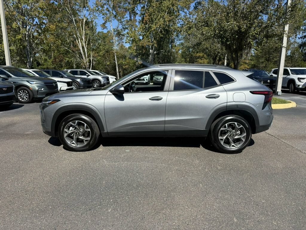Used 2026 Chevrolet Trax LT w/ Driver Confidence Package FWD image 2