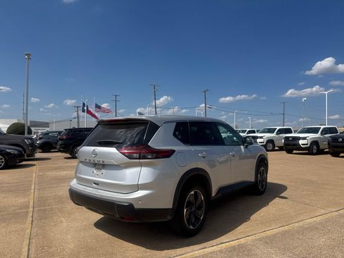 Used 2025 Nissan Rogue SV FWD image 20