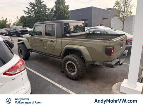 Used 2025 Jeep Gladiator Sport AWD/4WD image 3
