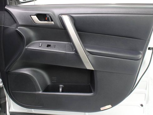 Used 2011 Toyota Highlander SE w/ Tow Pkg FWD image 52