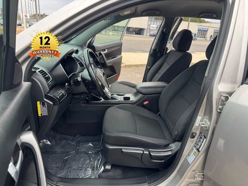 Used 2015 Kia Sorento LX image 9