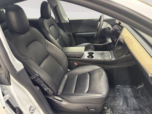 Used 2022 Tesla Model Y Long Range image 17