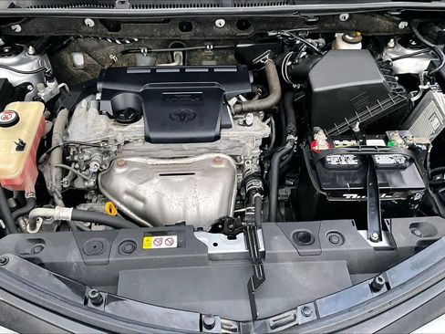 Used 2018 Toyota RAV4 SE image 31