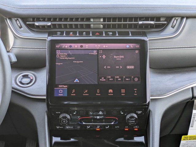 Used 2025 Jeep Grand Cherokee Limited AWD/4WD image 19