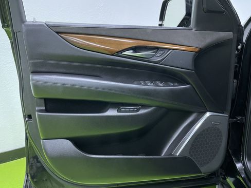 Used 2017 Cadillac Escalade Luxury image 15