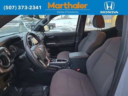 Used 2019 Toyota Tacoma SR image 9