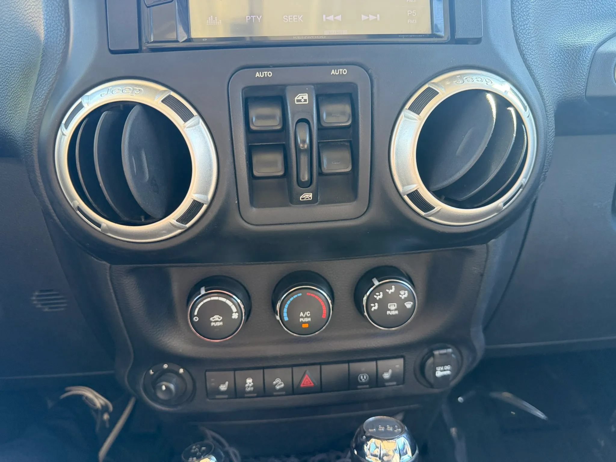 Used 2014 Jeep Wrangler Unlimited Sahara w/ Connectivity Group AWD/4WD image 25