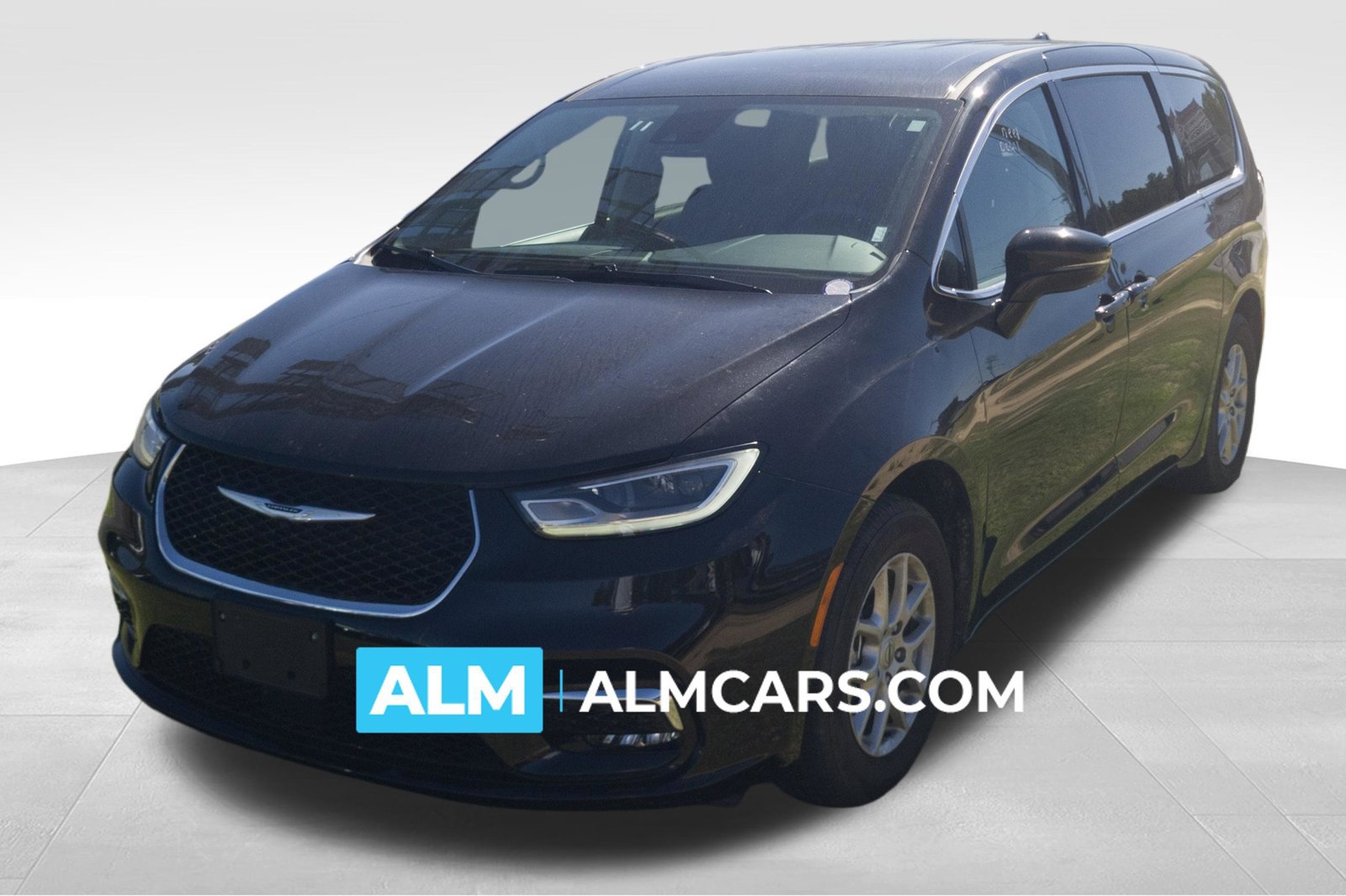 Used 2024 Chrysler Pacifica Touring-L FWD image 1