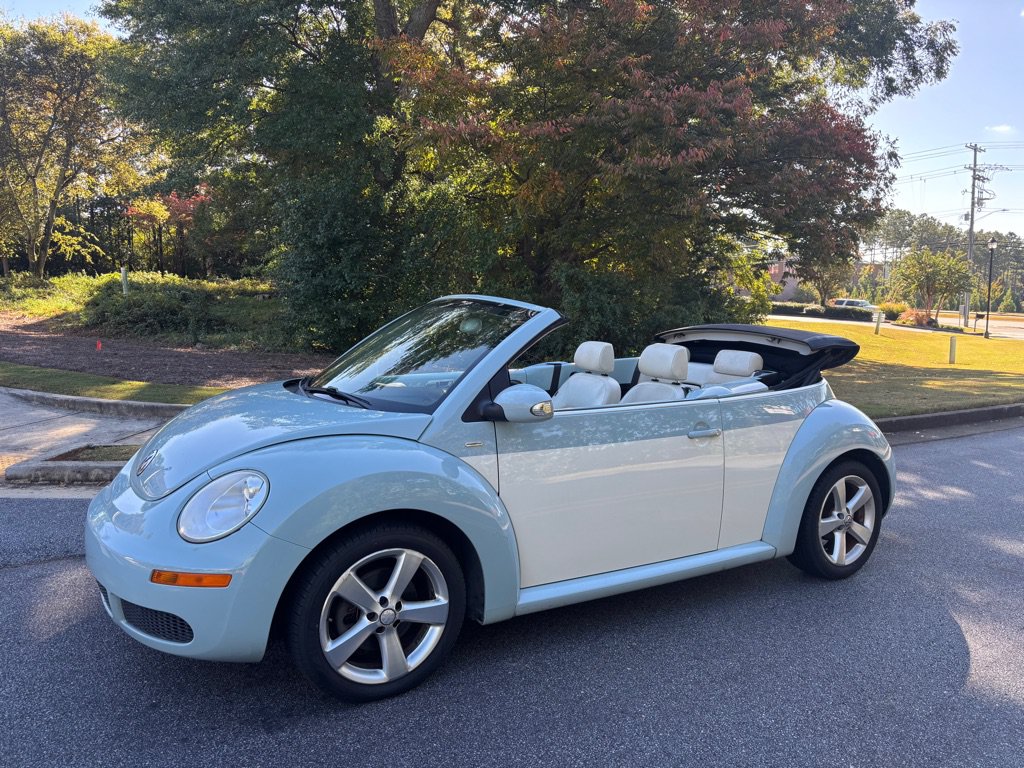 Used 2010 Volkswagen Beetle Convertible FWD image 1