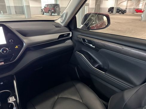 New 2026 Toyota Highlander Platinum image 38