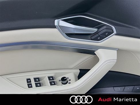 Used 2022 Audi e-tron Premium w/ Convenience Plus Package image 20