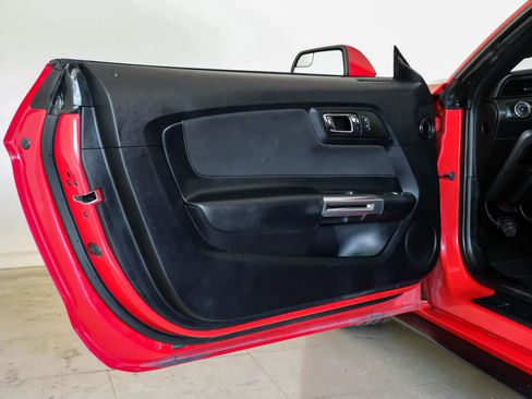 Used 2016 Ford Mustang V6 Coupe 2D image 31