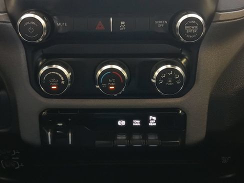 Used 2024 RAM 2500 Tradesman w/ Chrome Appearance Group AWD/4WD image 4