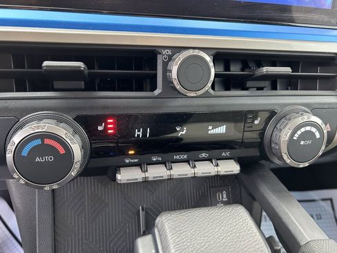 Used 2024 Toyota Tacoma TRD Off-Road image 18