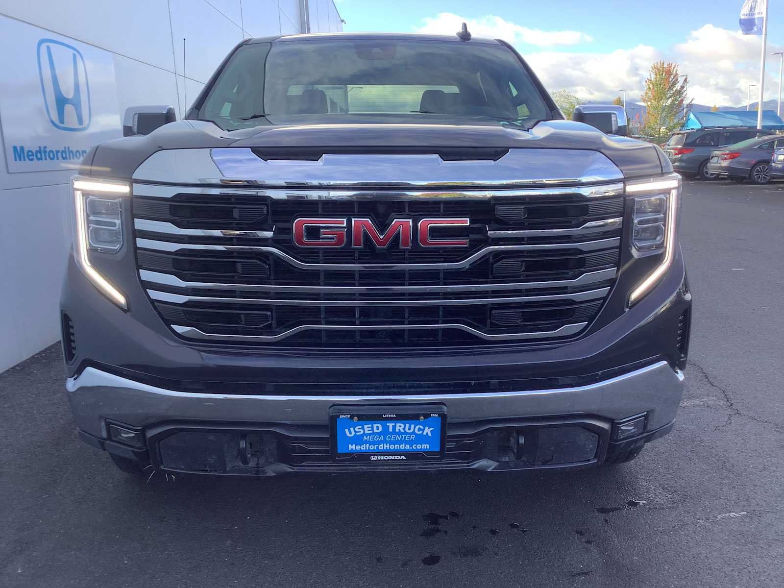 Used 2025 GMC Sierra 1500 SLT AWD/4WD image 9