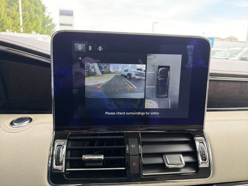 Used 2020 Lincoln Navigator L Reserve w/ Luxury Package image 25