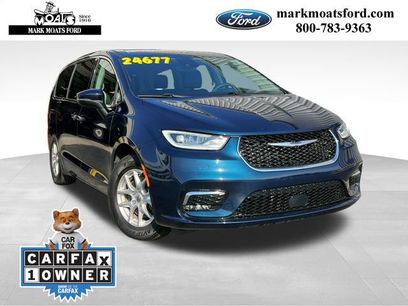 Used 2023 Chrysler Pacifica Touring-L w/ Uconnect Theater Family Group
