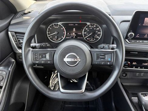 Used 2024 Nissan Rogue SV FWD image 12