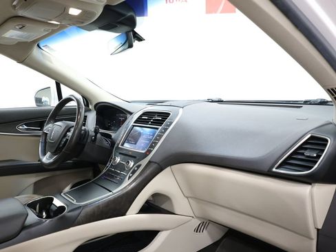 Used 2019 Lincoln Nautilus Reserve AWD/4WD image 23