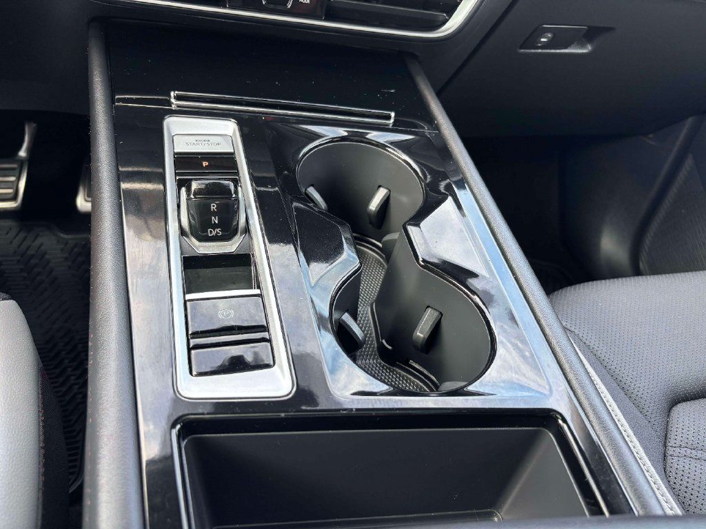 Used 2024 Volkswagen Atlas Peak Edition SE AWD/4WD image 31