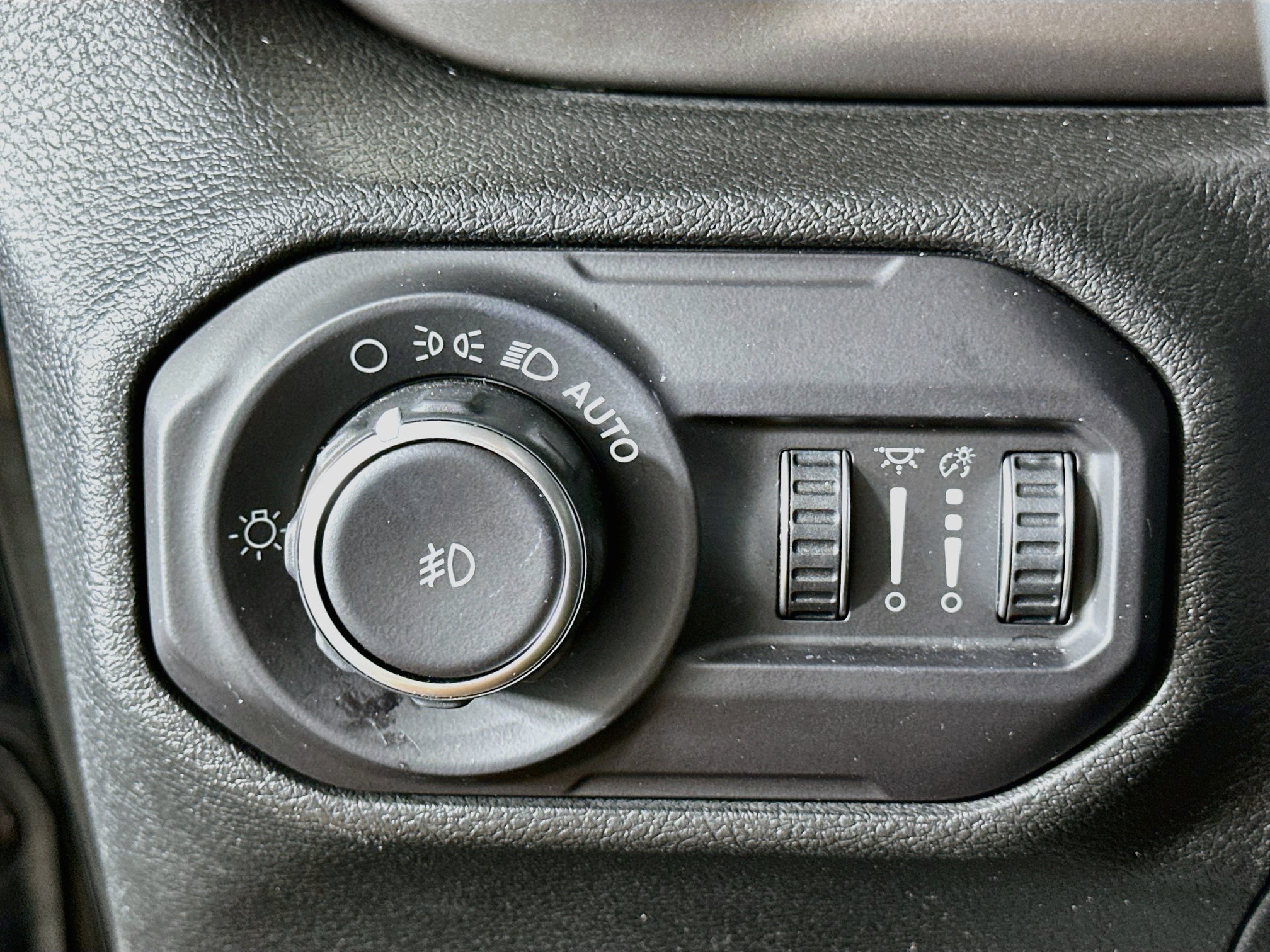 Used 2018 Jeep Wrangler Unlimited Sport S AWD/4WD image 16