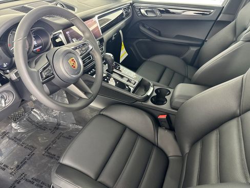 New 2026 Porsche Macan AWD/4WD image 4