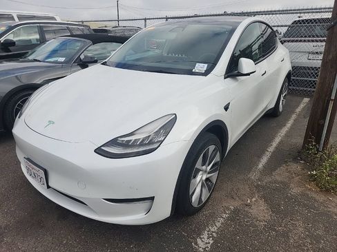 Used 2022 Tesla Model Y Long Range AWD/4WD image 4