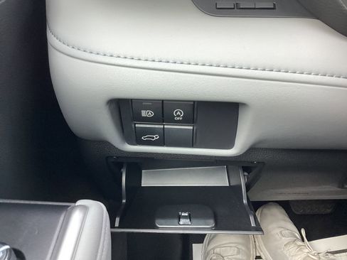 Certified 2023 Toyota Highlander XLE image 15