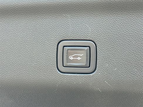 Used 2021 Chevrolet Tahoe Premier w/ Premium Package image 12