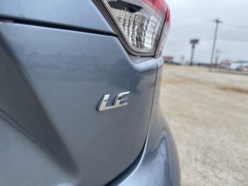 Used 2023 Toyota Corolla LE image 7