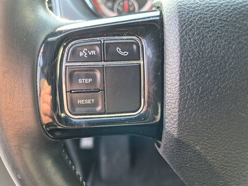 Used 2018 Dodge Grand Caravan SXT FWD image 17