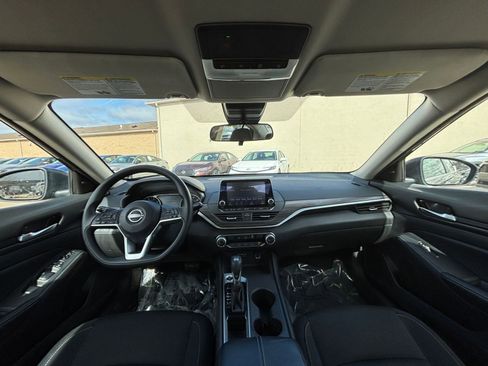 Used 2025 Nissan Altima 2.5 SV image 33