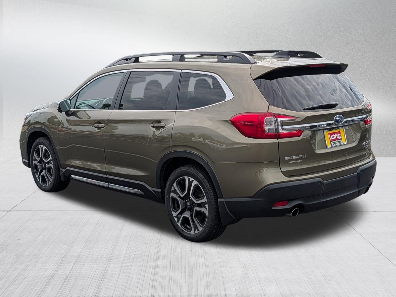 Used 2023 Subaru Ascent Limited w/ Technology Package AWD/4WD image 5