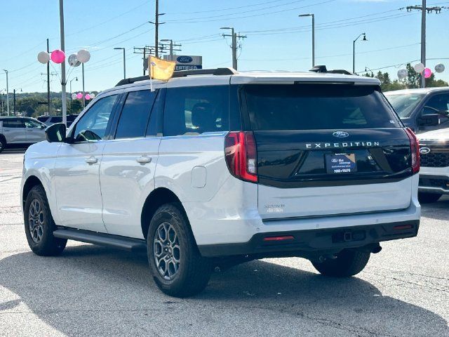 Certified 2025 Ford Expedition Active AWD/4WD image 5