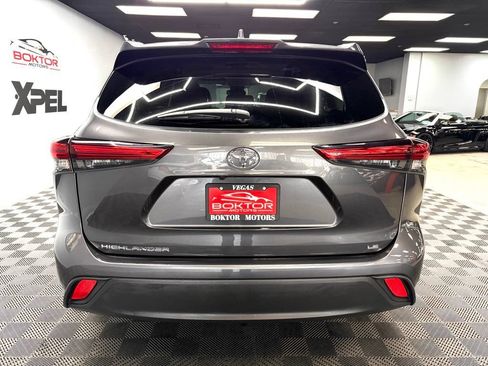 Used 2020 Toyota Highlander LE FWD image 12