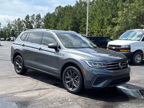 Used 2023 Volkswagen Tiguan SE FWD image 2